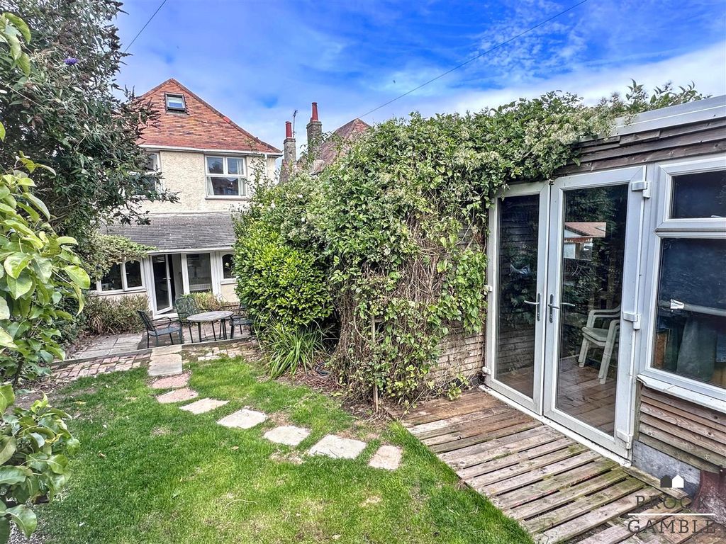 Property photo 1 of 37 01323 438506
