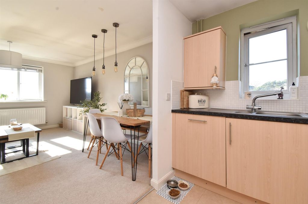 Property photo 2 of 18 Living Space