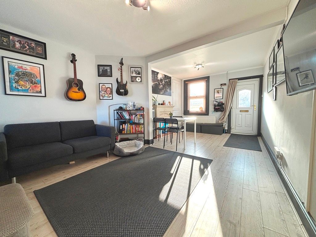 Property photo 3 of 8 Sitting/Dining Room