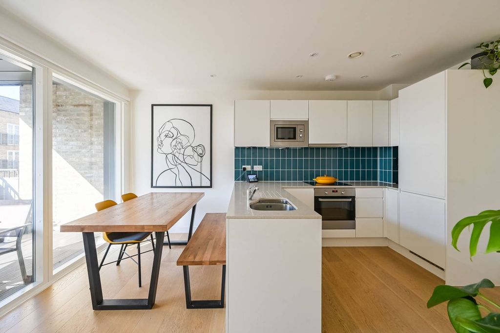 Property photo 3 of 21