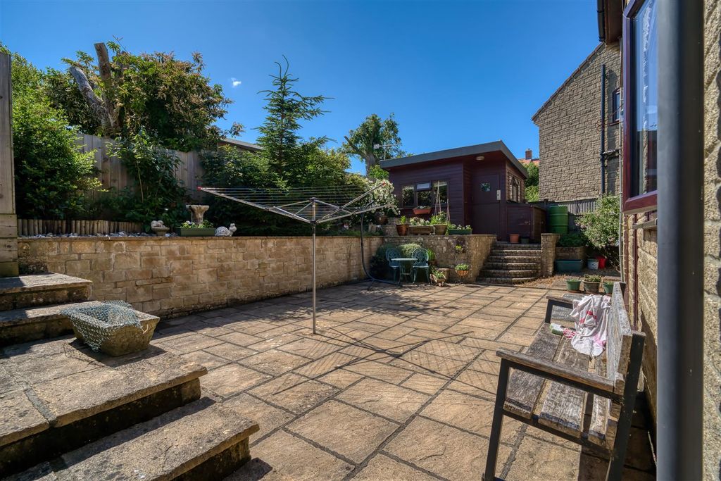 Property photo 3 of 10 Garden