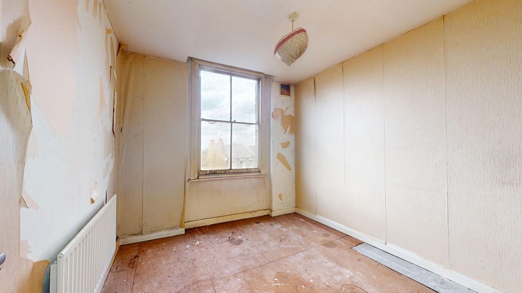 Property photo 2 of 10 Flat D, 11 Aubert Park, Highbury, London, N5 1Tl