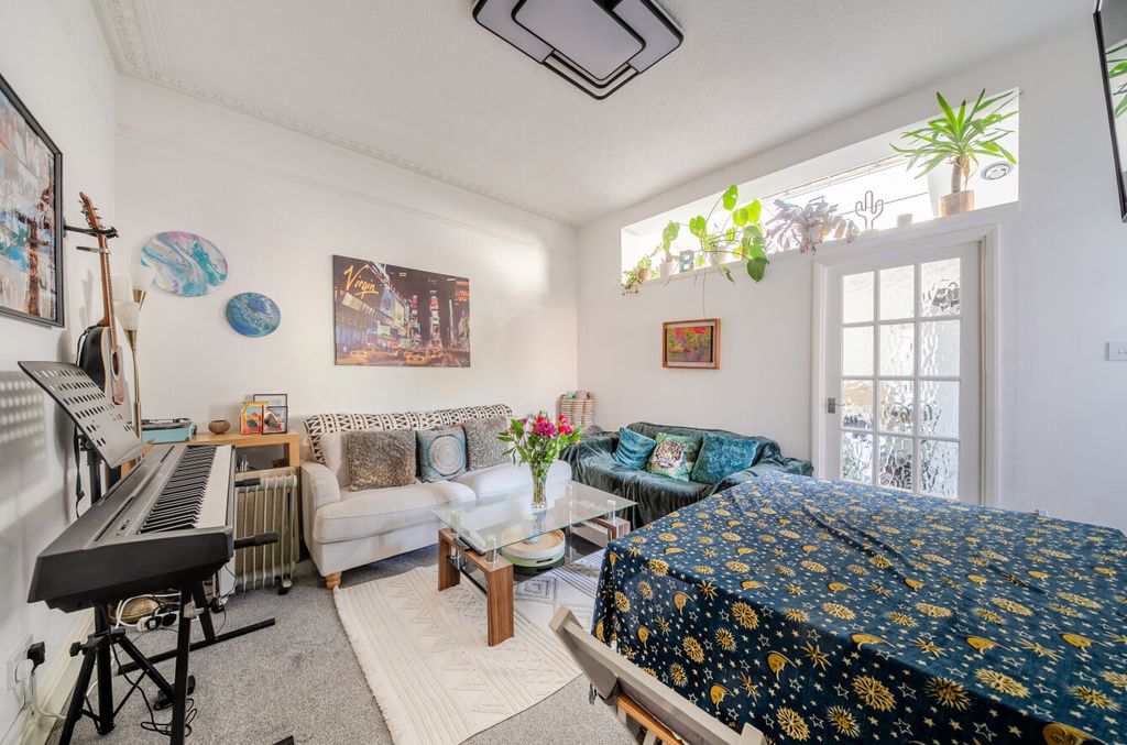 Property photo 2 of 12 1384818-4-6926ee1...