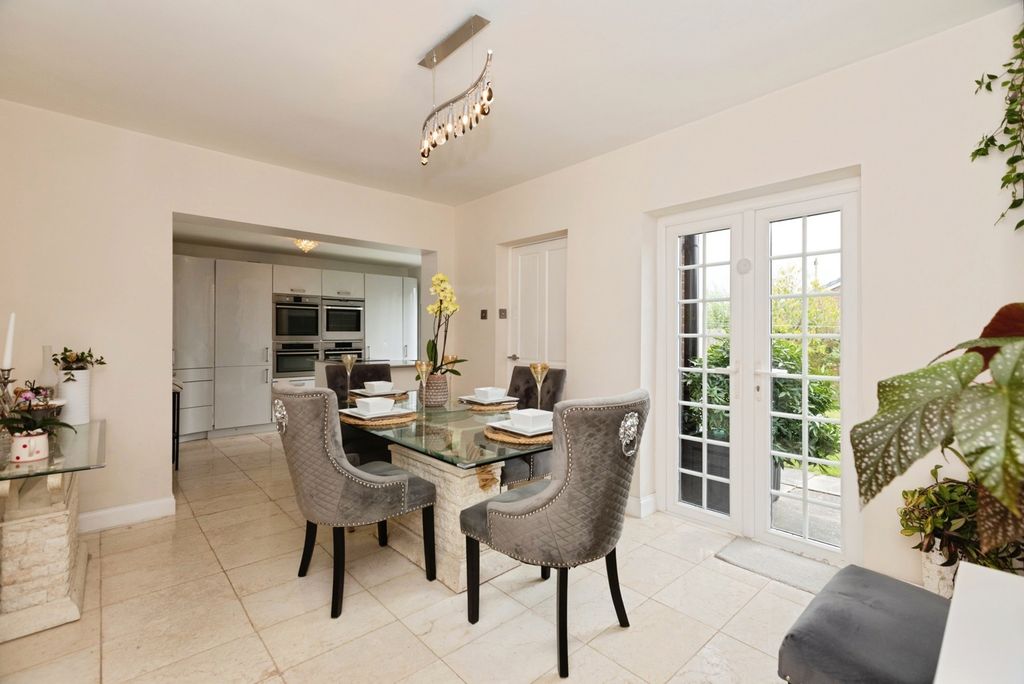 Property photo 3 of 17 Dining Room