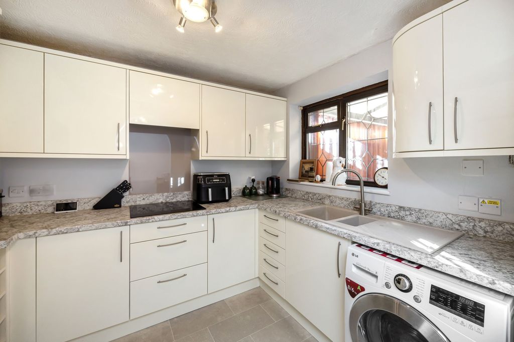 Property photo 2 of 20