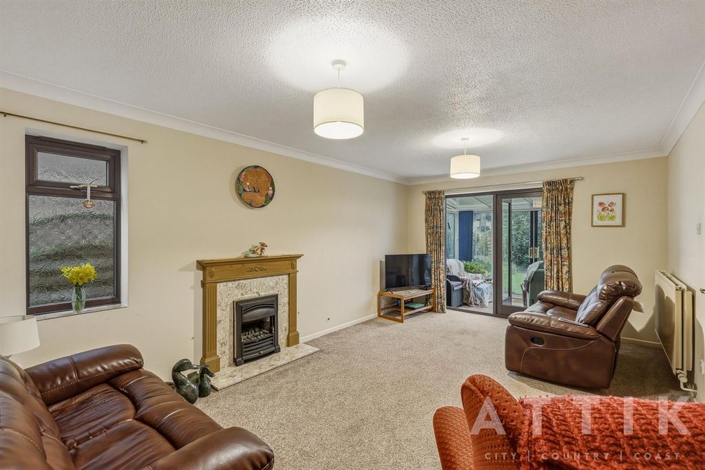 Property photo 2 of 32 5.Jpg