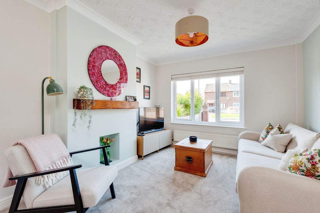 Property photo 2 of 17 Pbox-Img.Jpg