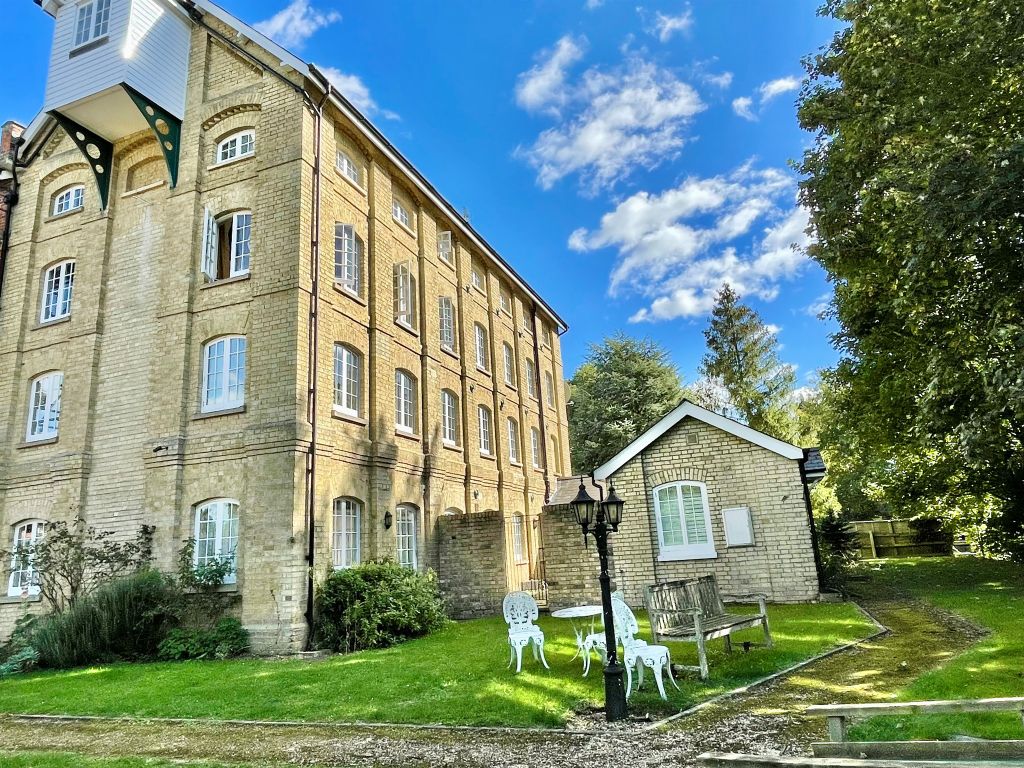 Property photo 1 of 12