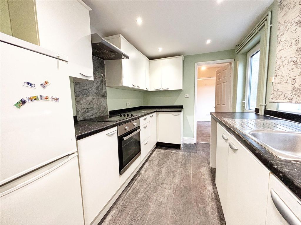 Property photo 3 of 16 Kitchen