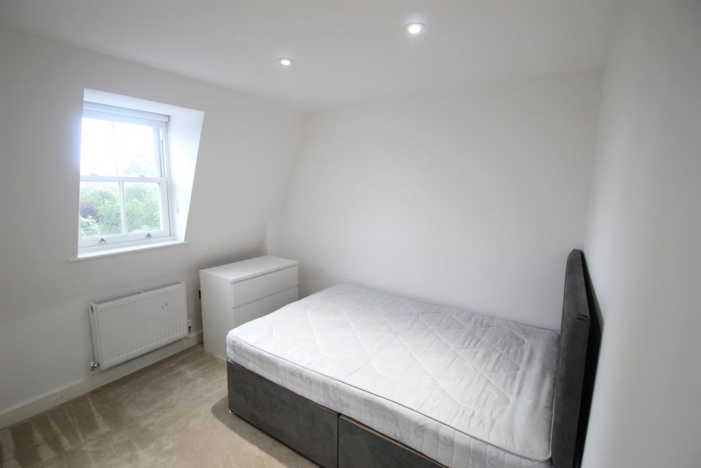 Property photo 3 of 8 Bedroom 1