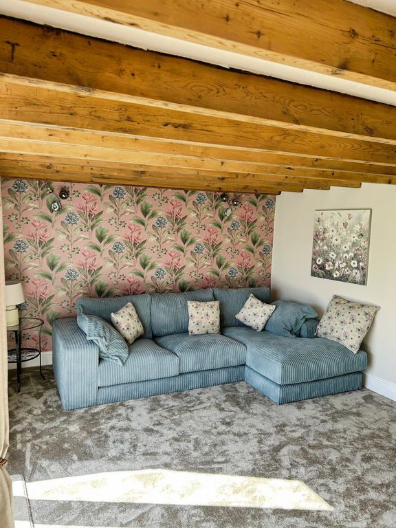 Property photo 3 of 34 Lounge