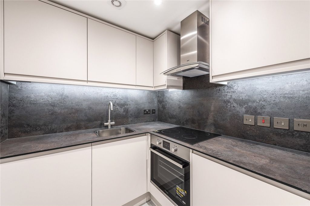 Property photo 3 of 10 Kitchen