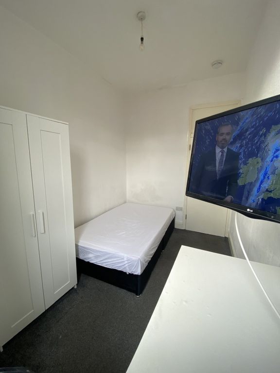 Property photo 1 of 7 7F53E073-8d2d-4c40-8A76-9c1495F3A693