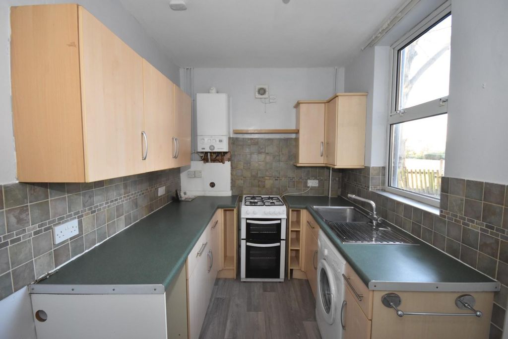 Property photo 3 of 9 Kitchen.Jpg