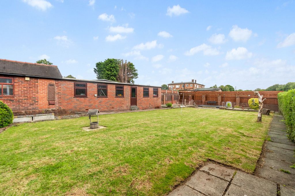 Property photo 2 of 33