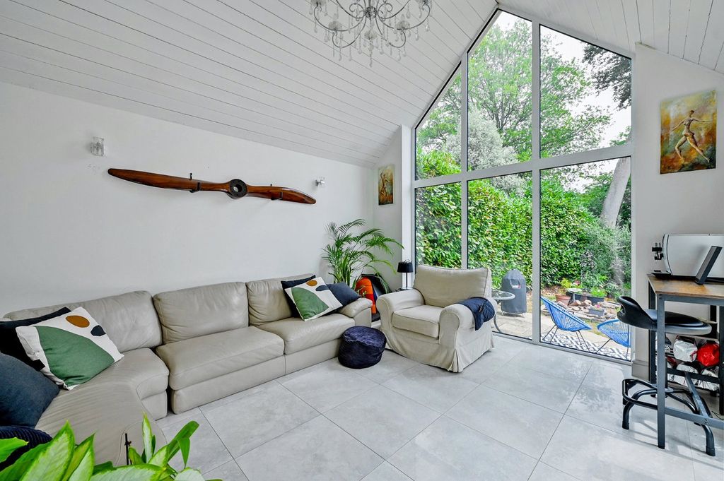 Property photo 2 of 10 Sitting Room