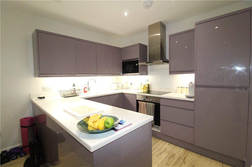 Property photo 3 of 8 Kitchen
