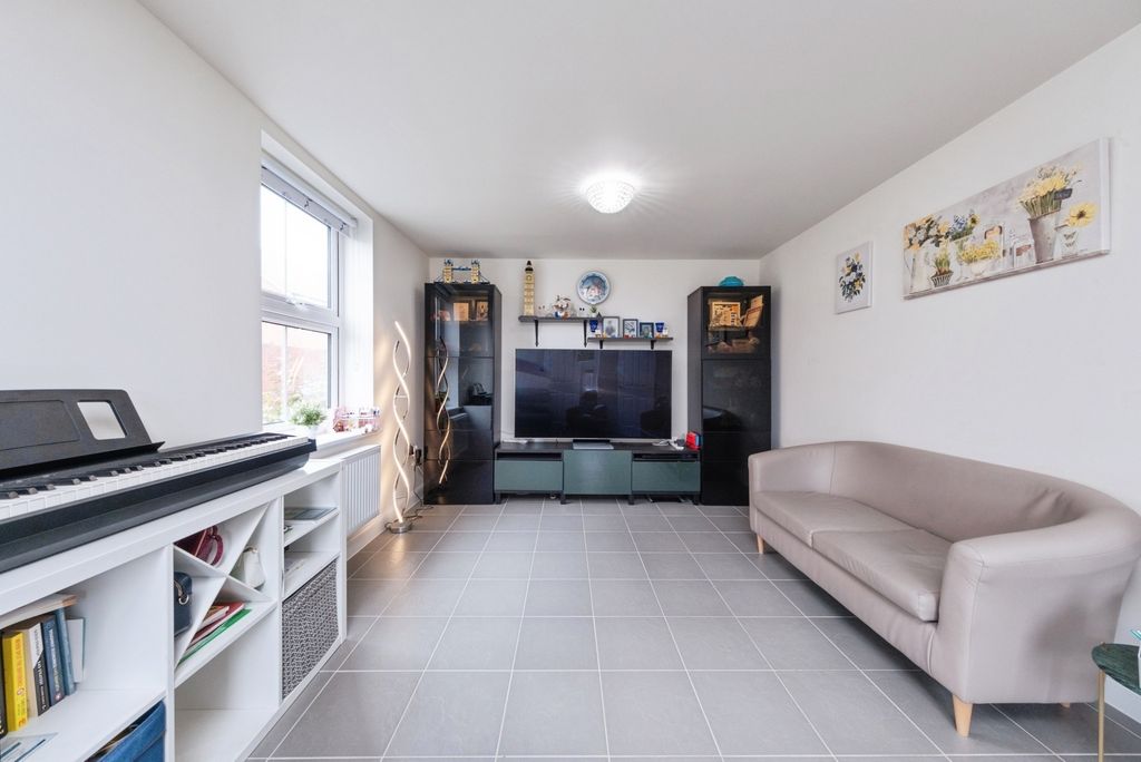 Property photo 3 of 20 Pbox-Img.Jpg