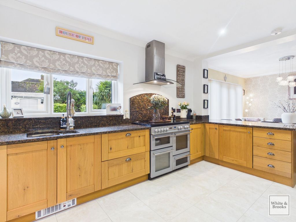 Property photo 3 of 22 Kitchen