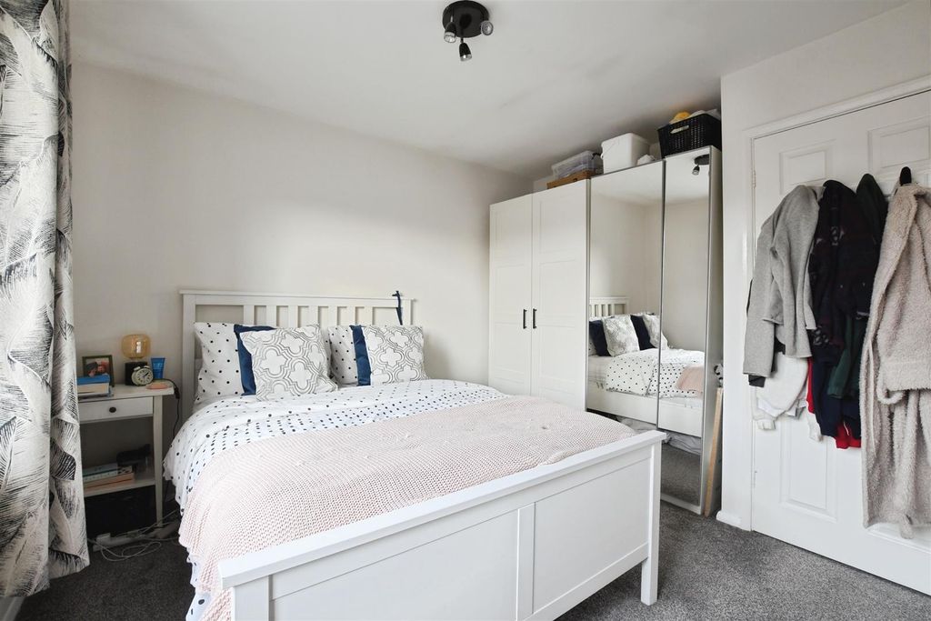 Property photo 3 of 17 Bedroom One