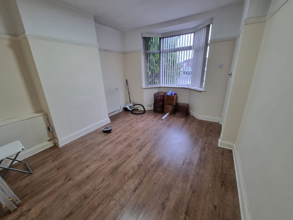 Property photo 2 of 8 Lounge