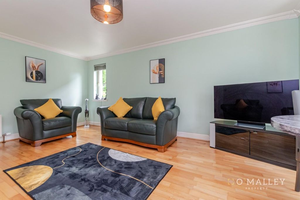 Property photo 3 of 14 Lounge
