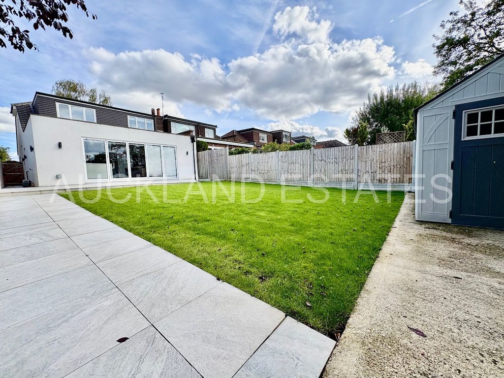 Property photo 2 of 29 Image00007 (1)-1758096988001