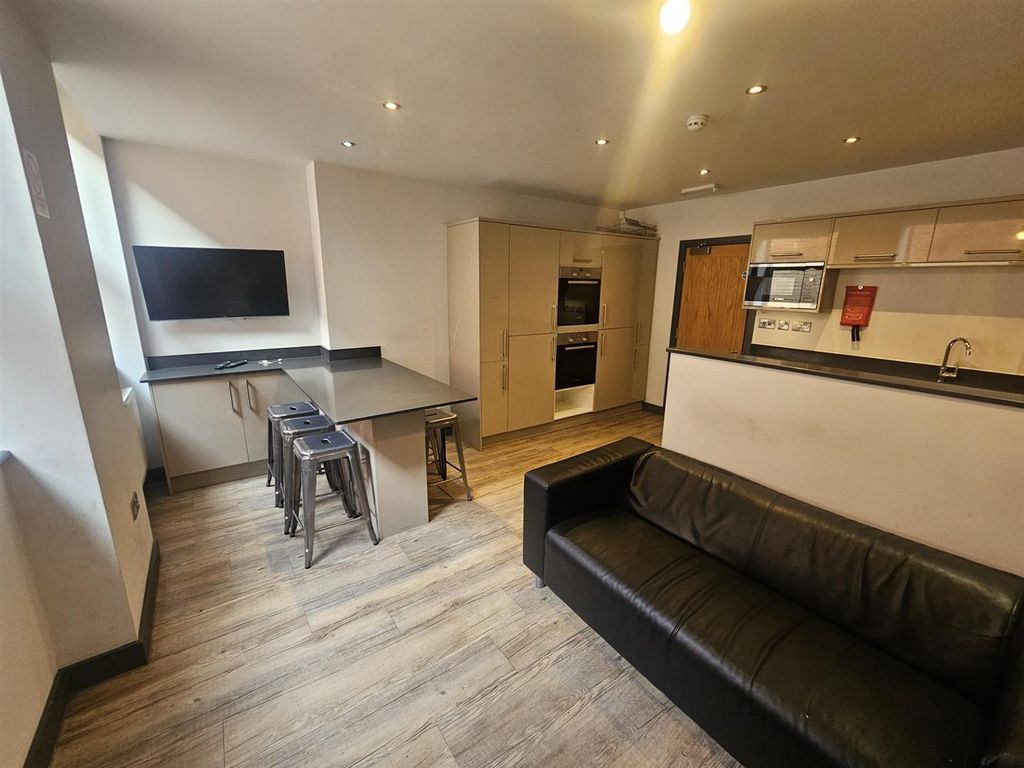 Property photo 3 of 40 1000050545.Jpg