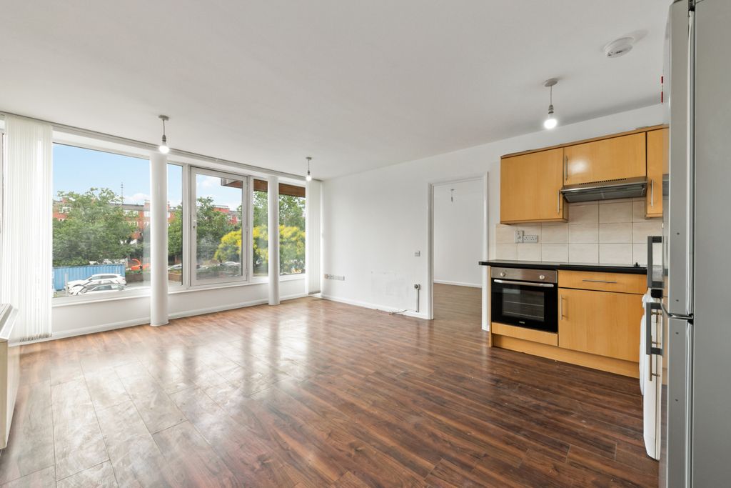 Property photo 1 of 12 Picture No. 02