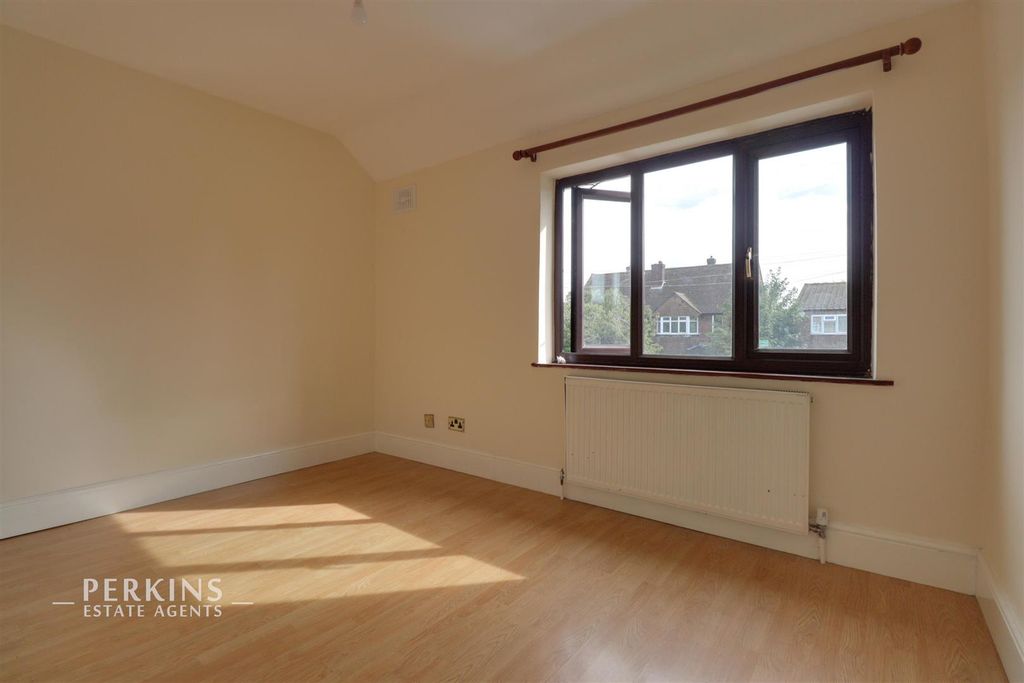 Property photo 3 of 6 Bed 1.Jpg
