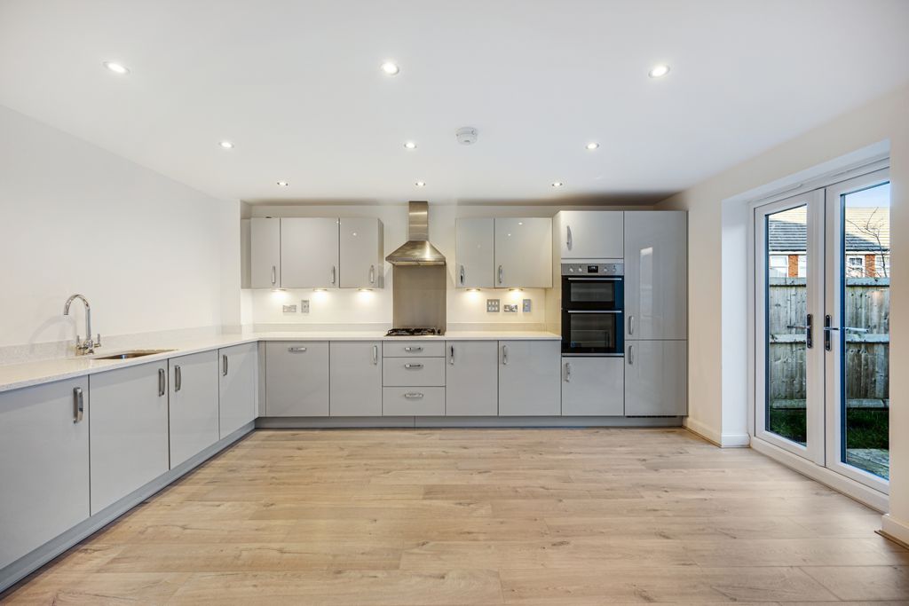 Property photo 3 of 22 Kitchen