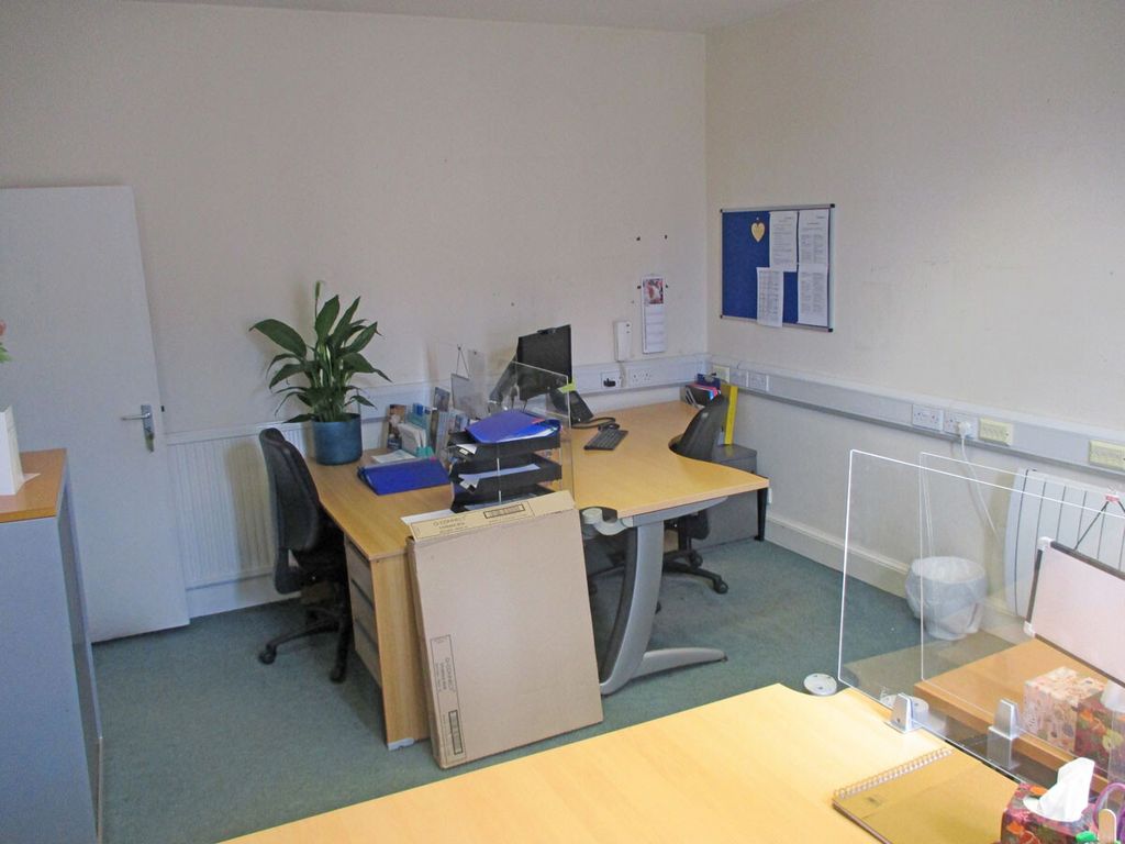 Property photo 3 of 5 95-99, Uckfield