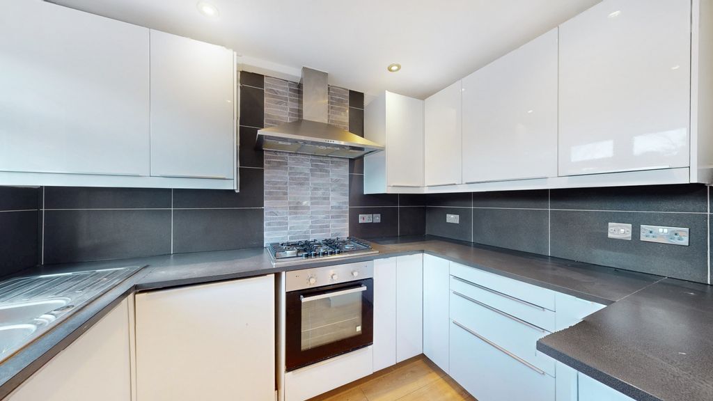Property photo 3 of 15 4134963