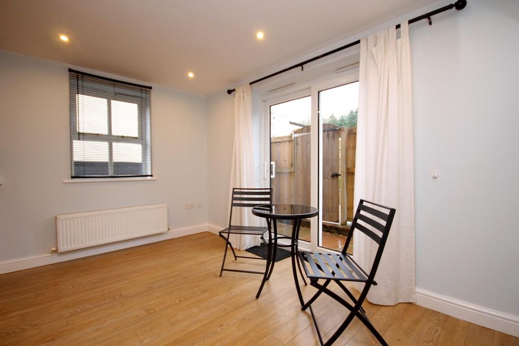 Property photo 2 of 7 La1.Jpg