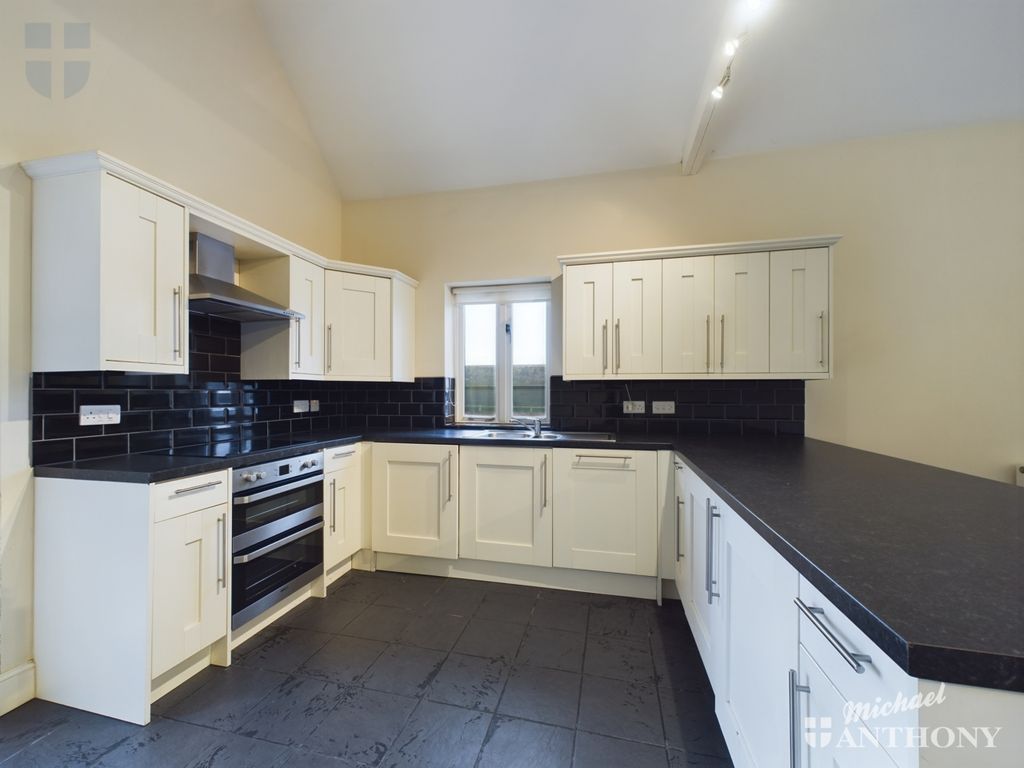 Property photo 3 of 9 Cam03218G0-Pr0490-Still010