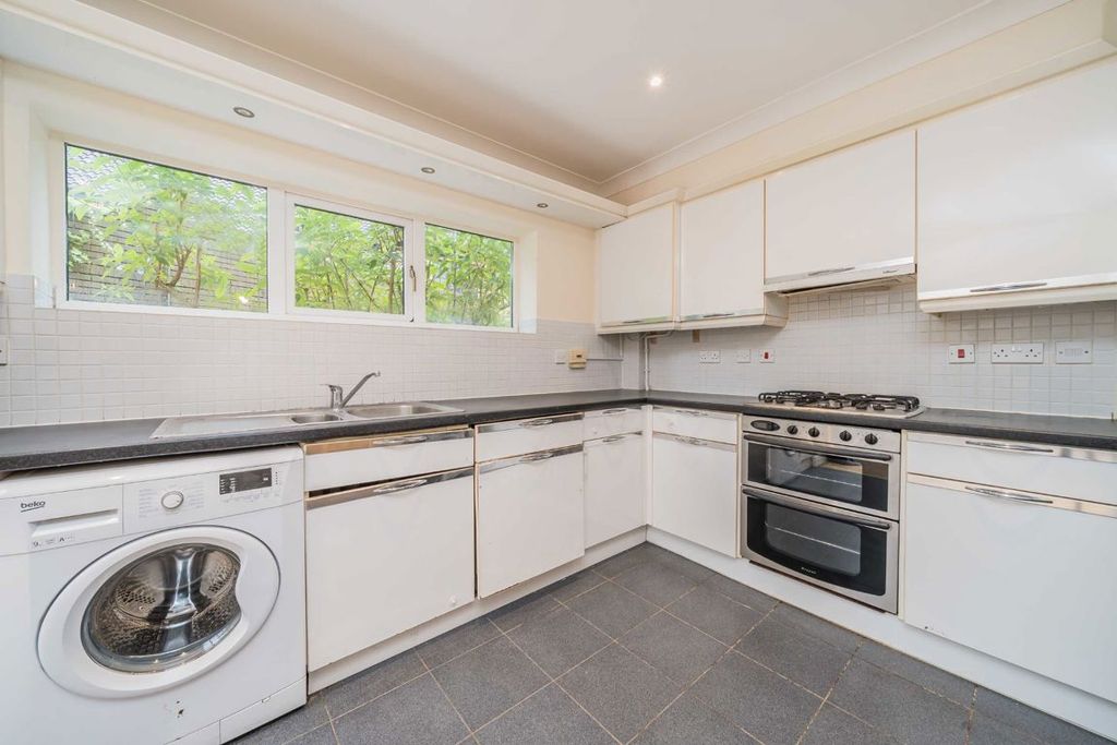 Property photo 3 of 4