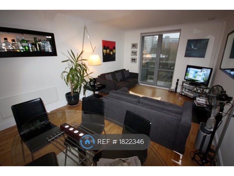 Property photo 1 of 9 Living Room