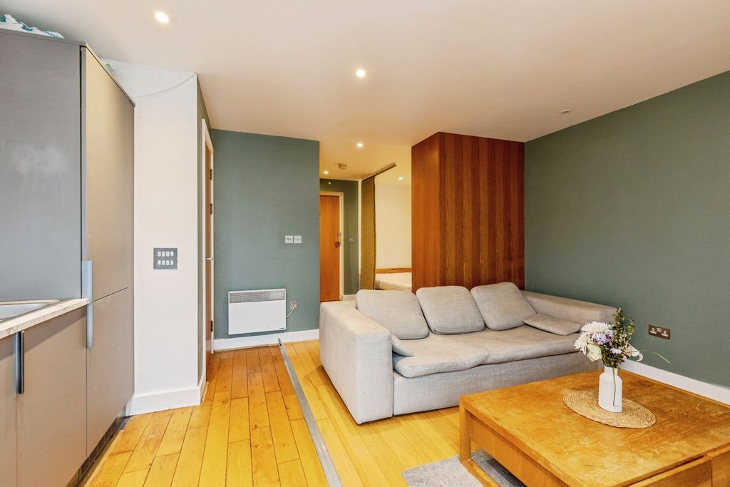 Property photo 2 of 10 Pbox-Img.Jpg