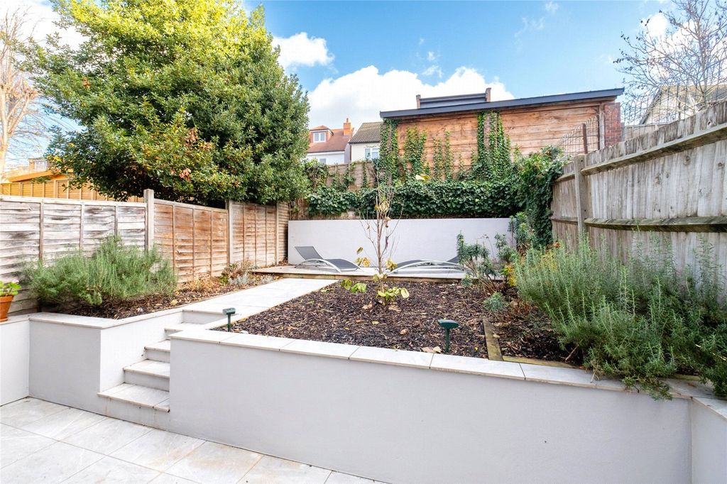 Property photo 3 of 12 Picture No. 14
