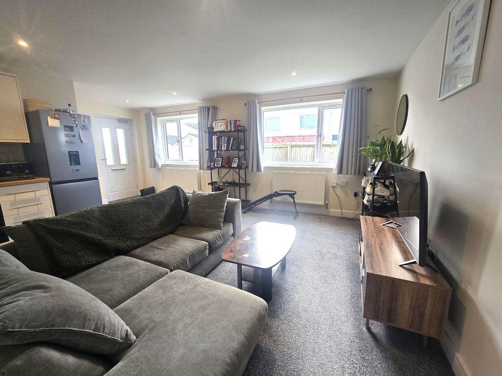 Property photo 3 of 9