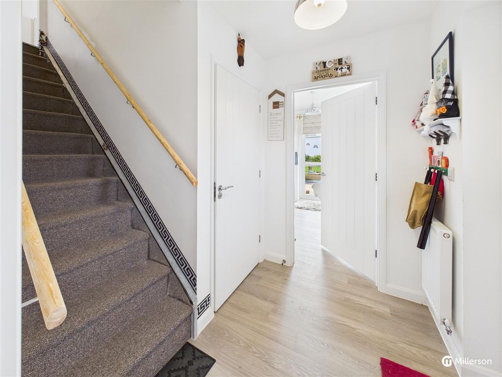 Property photo 2 of 25 Entrance Hallway