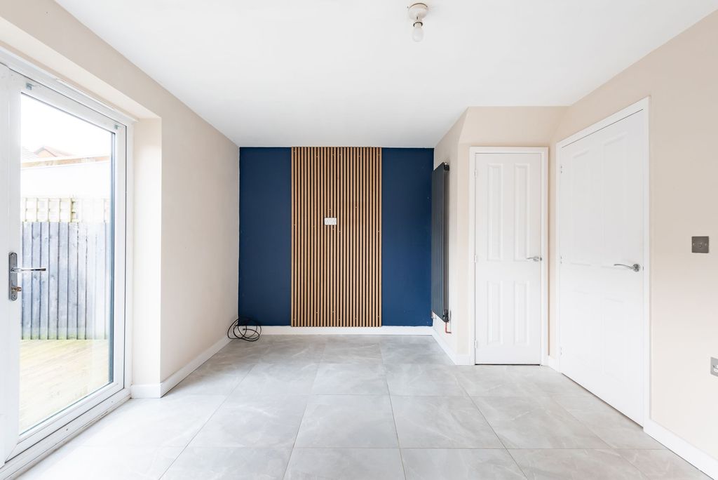 Property photo 3 of 27 Living Room