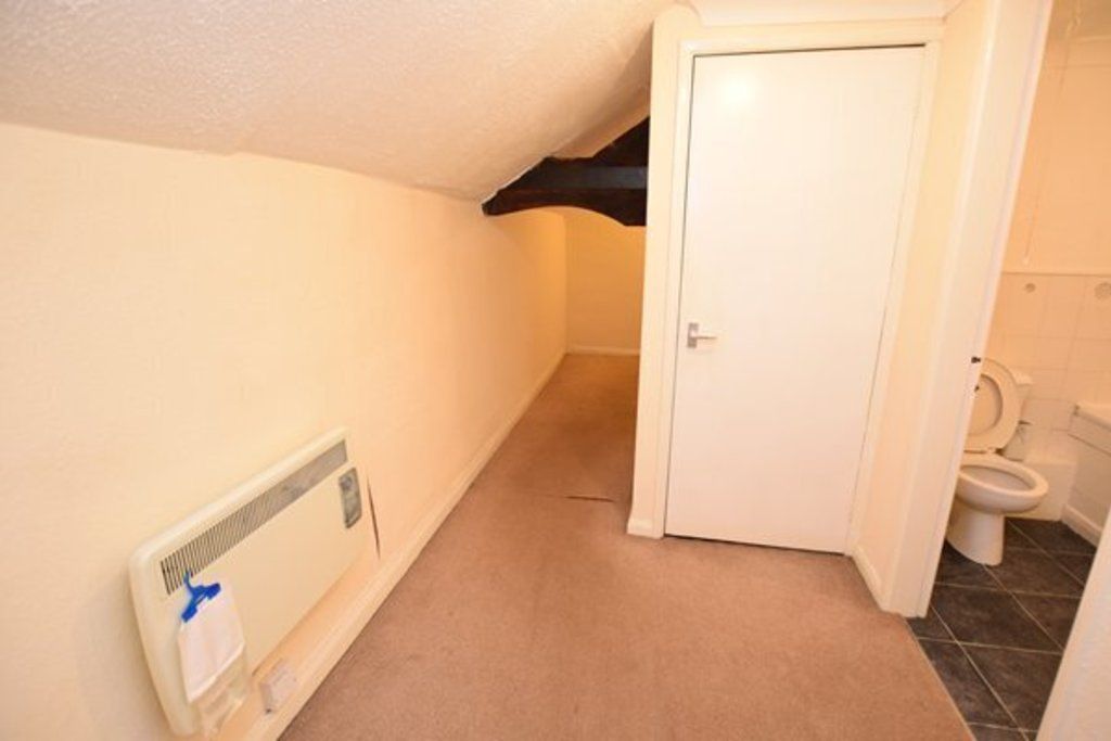 Property photo 2 of 8 Landing