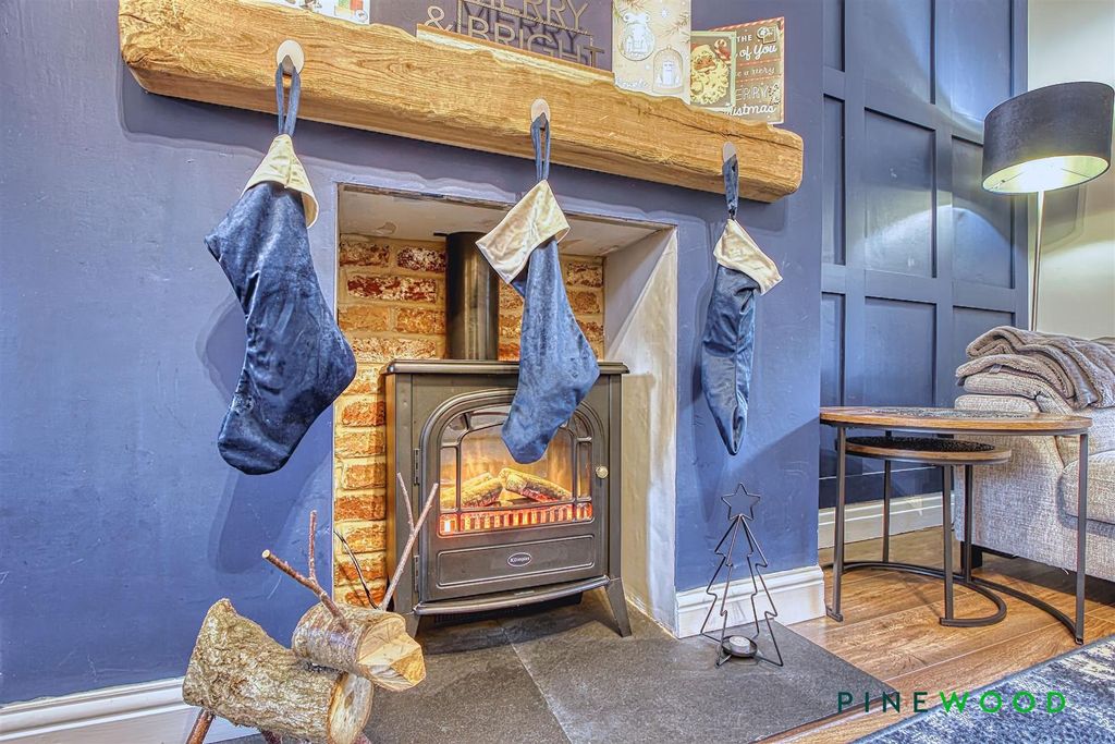 Property photo 3 of 26 Lounge