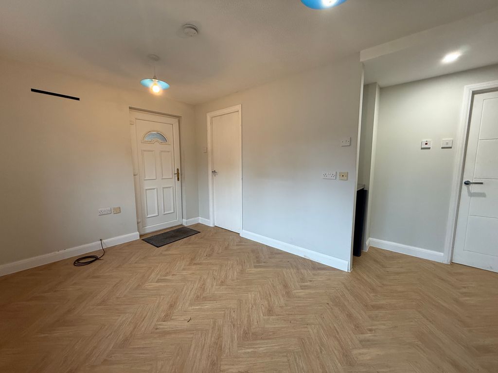 Property photo 2 of 8 Image