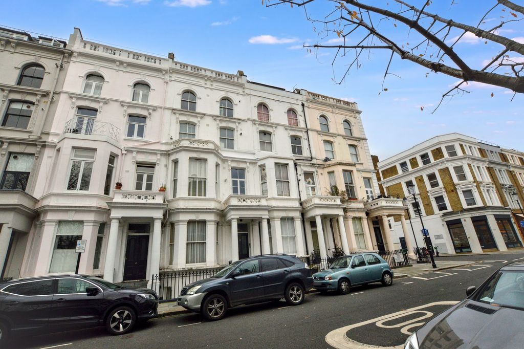 Property photo 2 of 11 40F Powis Square, Notting Hill, London, W11 2Ay