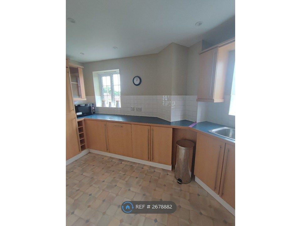 Property photo 3 of 11 Kitchen