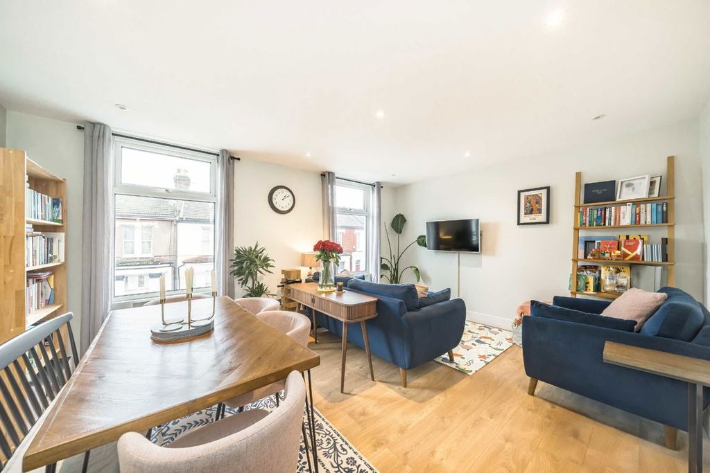 Property photo 3 of 6