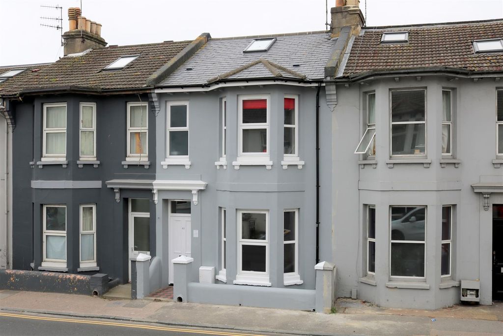 Property photo 1 of 17 961. Front (2).Jpg