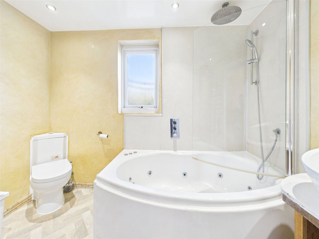 Property photo 3 of 8 Picture No. 02